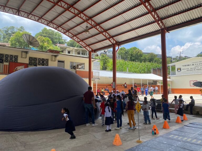 visita al Centro Escolar Natalia Serdán Alatriste, en Ciudad Modelo de San José Chiapa, Pue.