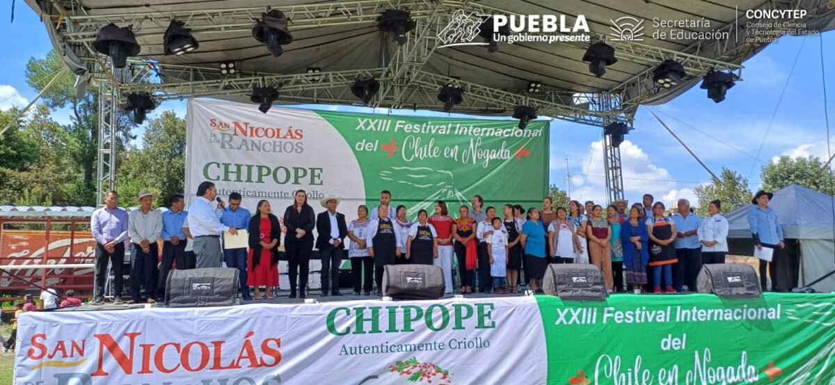 en representación del Gobernador Sergio Salomón Céspedes, el secretario de Cultura de Puebla, Enrique Glockner; Gumaro Sandre Popoca, presidente municipal de San Nicolás de los Ranchos; Martha Ornelas, secretaria de Turismo; Laura Artemisa Flores en representación del gobernador electo Alejandro Armenta Mier; en representación del Dr. Victoriano G. Covarrubias Salvatori, director general del CONCYTEP, Pedro Ochoa, así como presidentes de municipios vecinos, diputados, diputadas y funcionarios públicos electos.