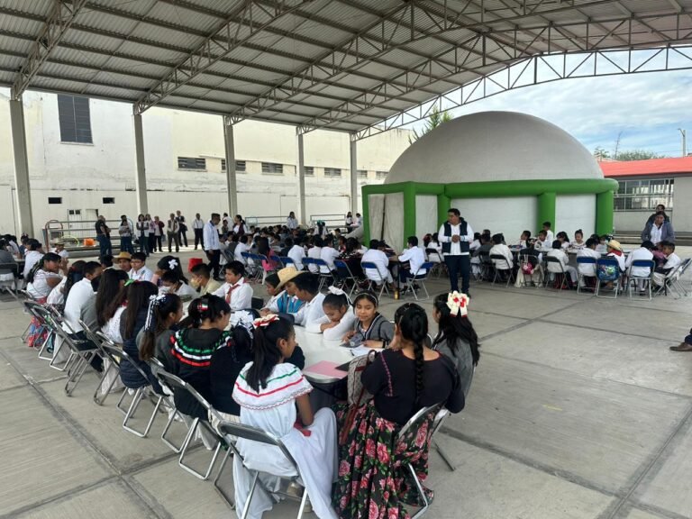 Visita en Esc. Prim. Bilingüe Profr. Ricardo Flores Magón, Santiago Miahuatlán